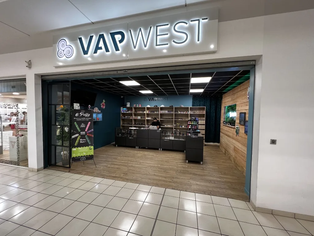 vapwest landerneau devanture galerie leclerc